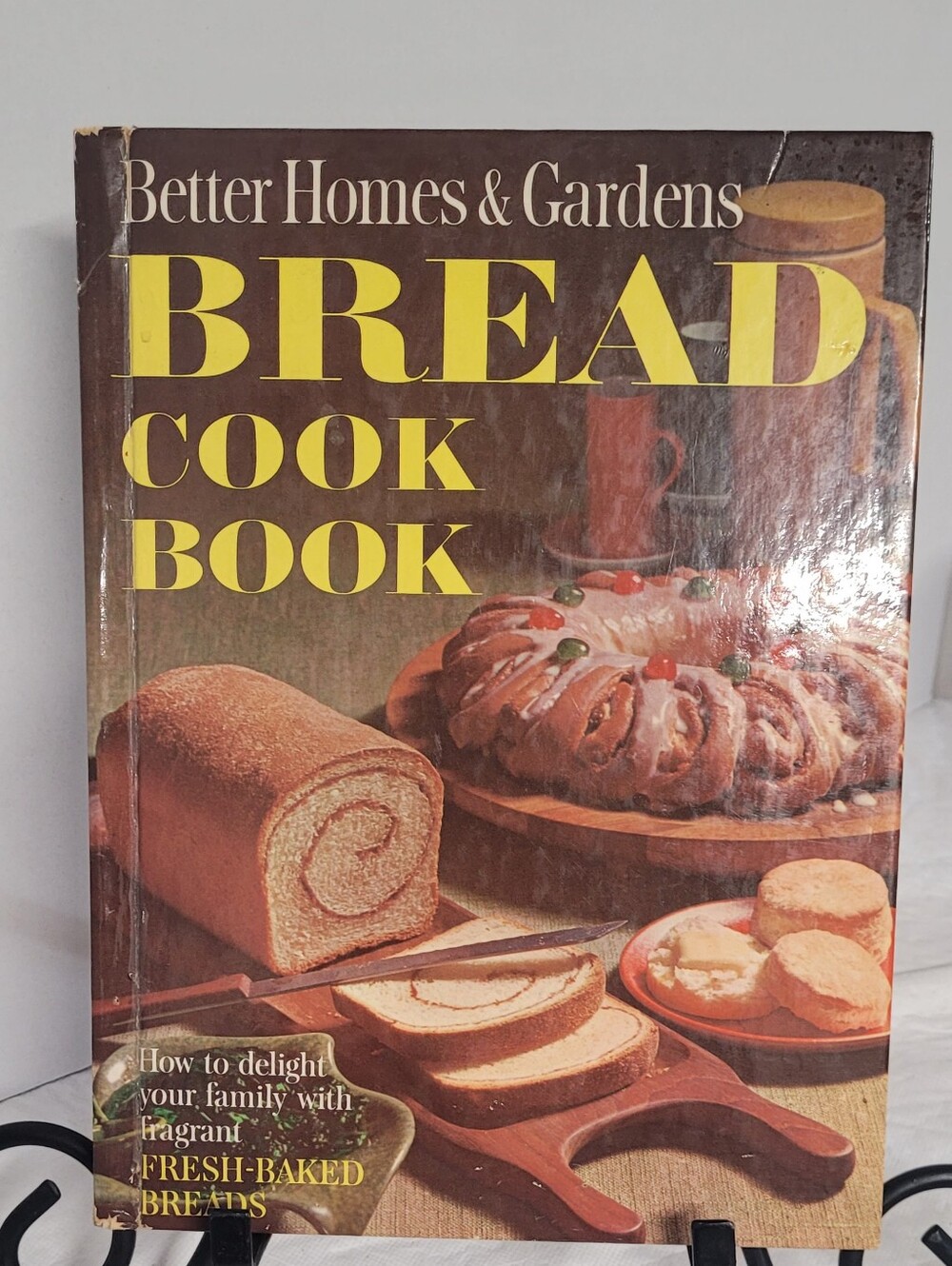 Better Homes And Gardens Bread Cook Book – Yellow Lettering on Brown Cover